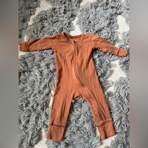 MakeMake Organics - rust colored zipper onsie pjs - 6-12M